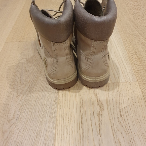 Timberlands Size 7 - Picture 4 of 8